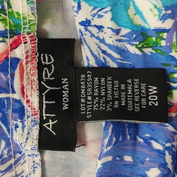 Attyre Flamingo And Floral Print Pull On Capri Pants Size 20W - Picture 3 of 3